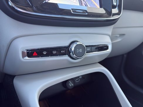 New 2026 Volvo XC40 B5 Ultra w/ Protection Package image 21