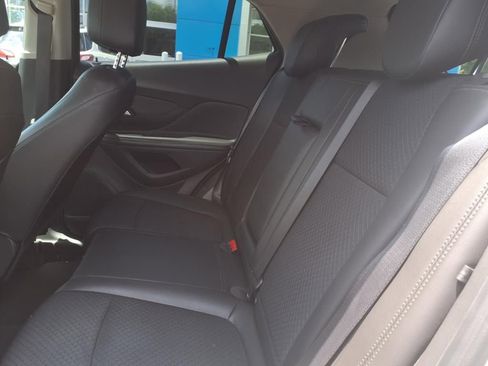 Used 2022 Buick Encore Preferred w/ Safety Package image 32