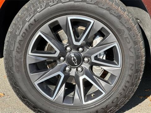 Used 2022 Chevrolet Tahoe Z71 w/ Off-Road Capability Package image 43