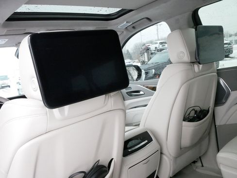 Certified 2023 Cadillac Escalade ESV Sport Platinum image 35