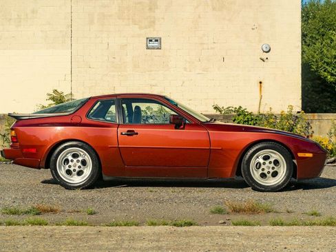Used 1986 Porsche 944 Turbo image 9