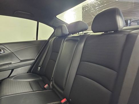 Used 2017 Honda Accord Sport image 19