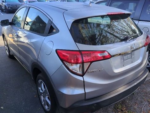 Used 2021 Honda HR-V LX image 8