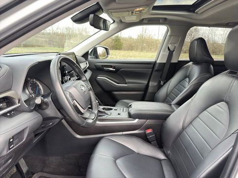 Used 2022 Toyota Highlander XLE AWD/4WD image 17