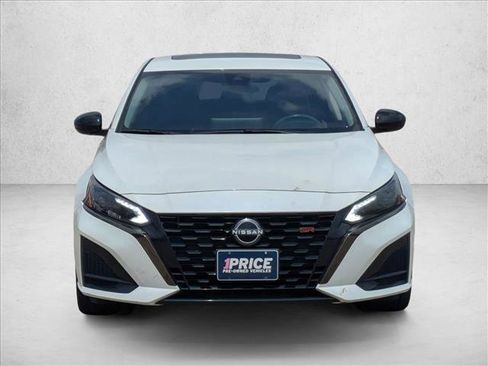 Used 2023 Nissan Altima 2.5 SR w/ SR Premium Package FWD image 2