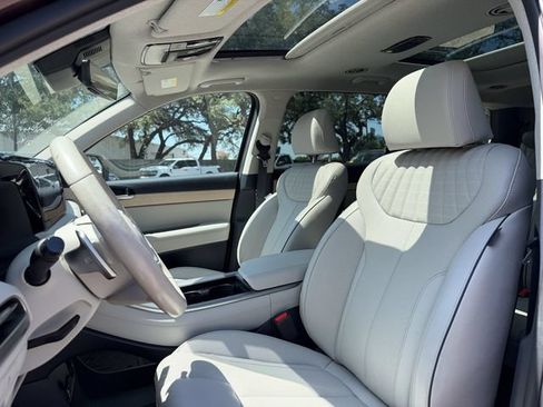Used 2024 Hyundai Palisade Limited FWD image 7