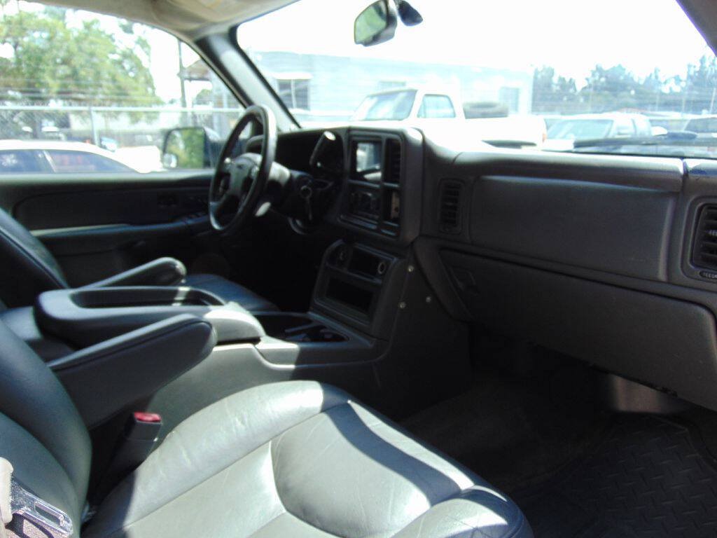 Used 2004 GMC Sierra 2500 SLT w/ Heavy-Duty Power Package AWD/4WD image 16