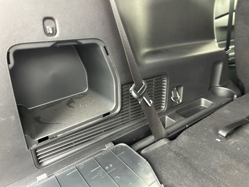 Used 2021 Ford Explorer XLT AWD/4WD image 35