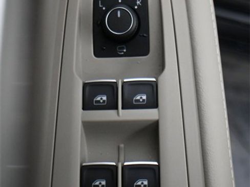 Used 2024 Volkswagen Atlas SEL Premium R-Line image 12