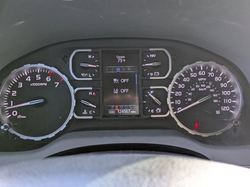 Used 2018 Toyota Tundra SR5 image 23