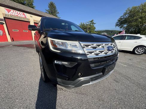 Used 2018 Ford Explorer XLT w/ Equipment Group 202A AWD/4WD image 10