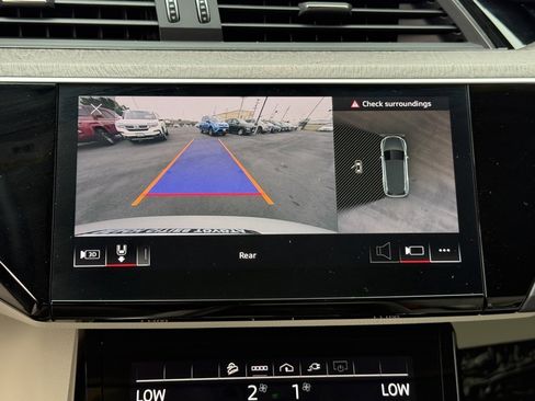 Used 2022 Audi e-tron Premium image 30