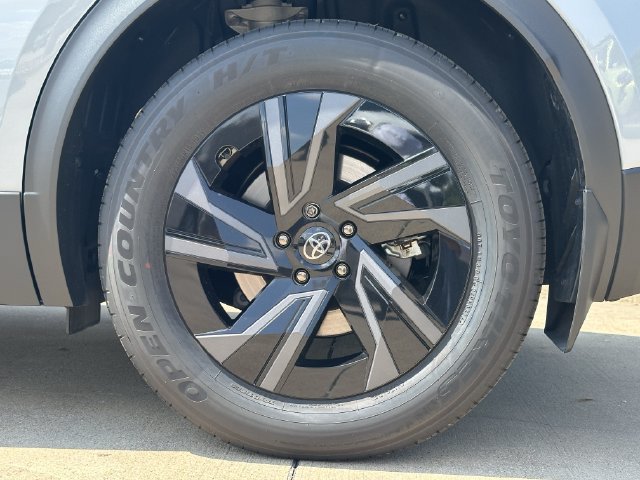 Used 2026 Toyota C-HR AWD/4WD image 9
