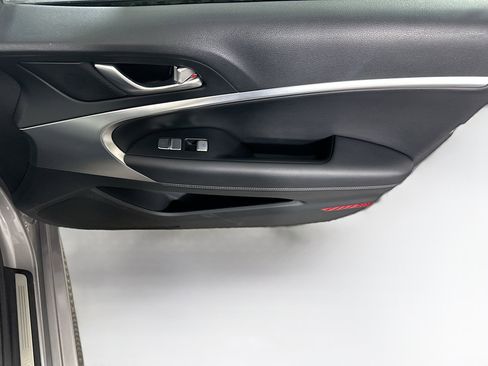 Used 2025 Genesis G70 2.5T image 30