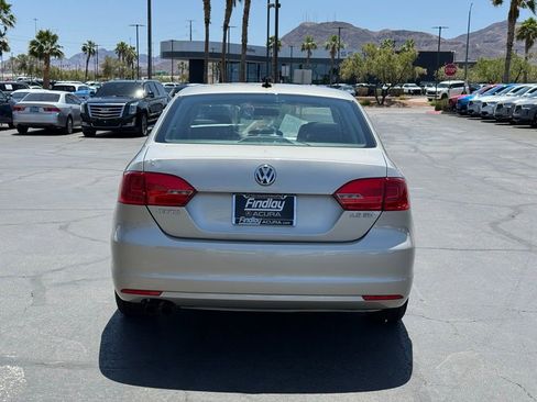 Used 2013 Volkswagen Jetta SE FWD image 4