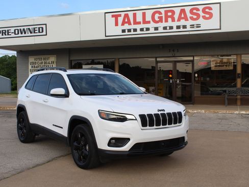 Used 2021 Jeep Cherokee Latitude Plus AWD/4WD image 1