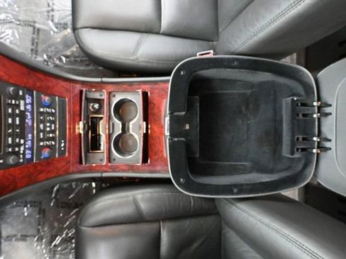 Used 2011 Cadillac Escalade Luxury image 32