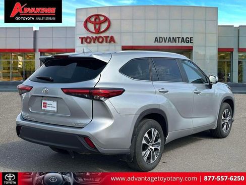 Used 2023 Toyota Highlander XLE AWD/4WD image 7