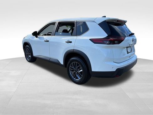 Used 2024 Nissan Rogue S FWD image 5