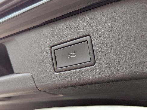 Certified 2022 Volkswagen ID.4 Pro S w/ Gradient Package image 30