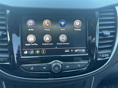 Used 2022 Chevrolet Trax LT w/ LT Convenience Package image 13