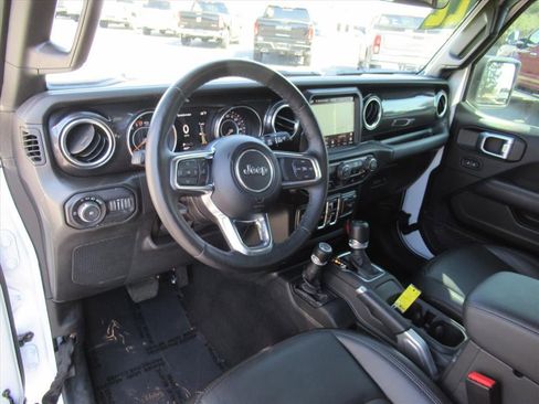 Used 2022 Jeep Wrangler Unlimited Sahara AWD/4WD image 14