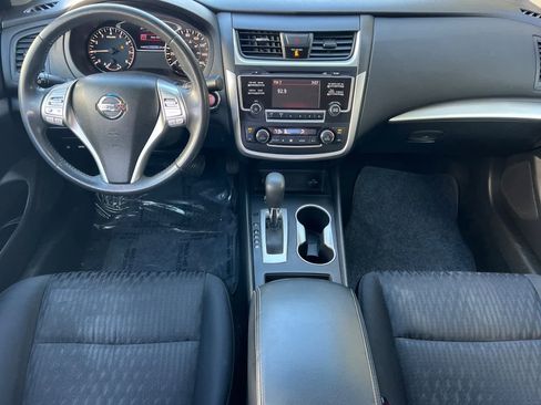 Used 2017 Nissan Altima 2.5 SV image 4