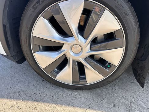 Used 2023 Tesla Model Y Long Range AWD/4WD image 9