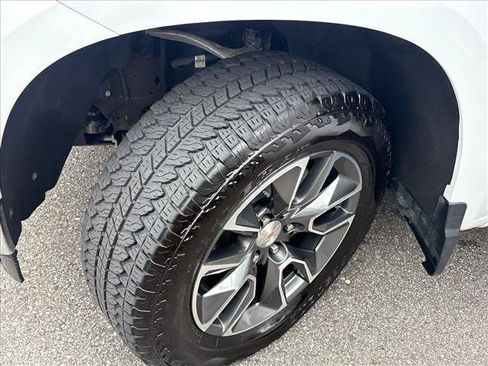 Certified 2025 Chevrolet Silverado 1500 LT AWD/4WD image 24