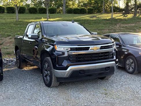 Used 2023 Chevrolet Silverado 1500 LT AWD/4WD image 3
