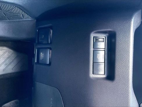 Used 2025 Toyota RAV4 XLE FWD image 33