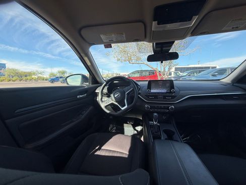 Used 2025 Nissan Altima 2.5 SV image 34