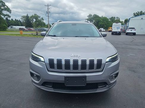 Used 2019 Jeep Cherokee Latitude Plus AWD/4WD image 2