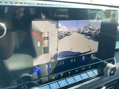 Used 2024 Chevrolet Colorado Z71 w/ Z71 Convenience Package 2 image 15