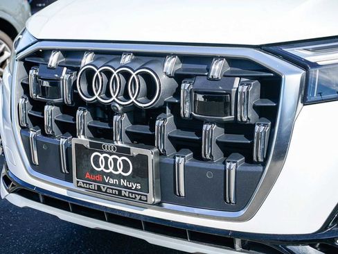 Used 2025 Audi Q7 Premium Plus w/ Premium Plus Package image 8