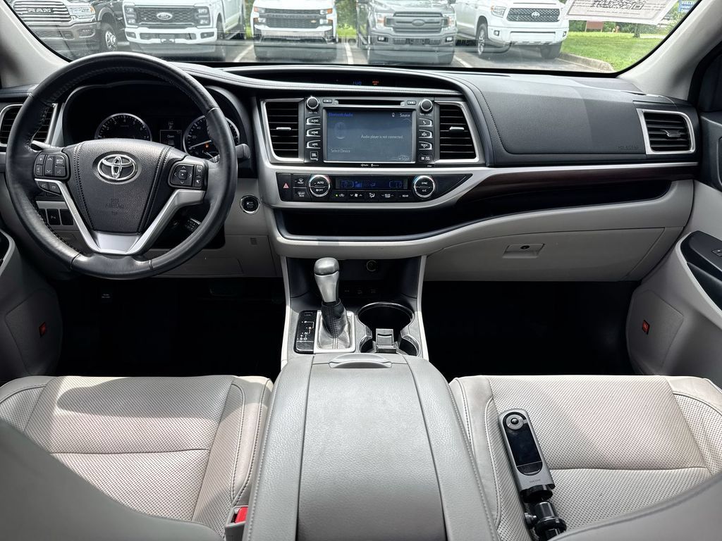 Used 2015 Toyota Highlander Limited AWD/4WD image 10