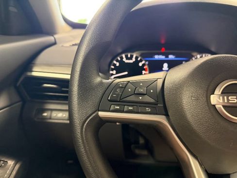 Used 2025 Nissan Altima 2.5 SV FWD image 21