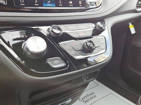 New 2026 Chrysler Pacifica Select image 37