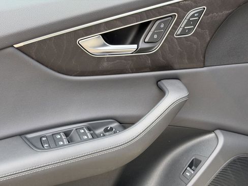 Used 2023 Audi Q8 Premium Plus w/ Premium Plus Package image 11