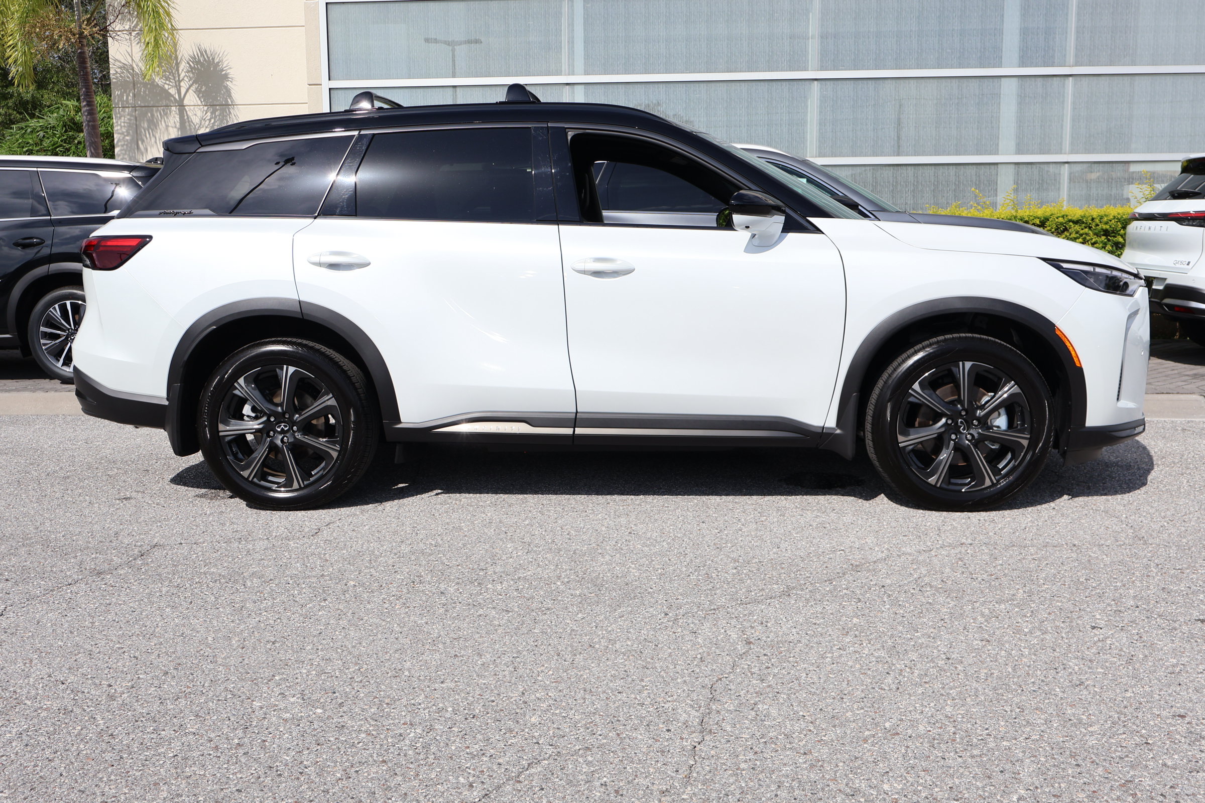 Certified 2026 INFINITI QX60 Autograph w/ Dark Cargo Package AWD/4WD image 11