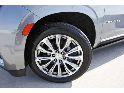 Used 2021 GMC Yukon Denali w/ Denali Premium Package image 30