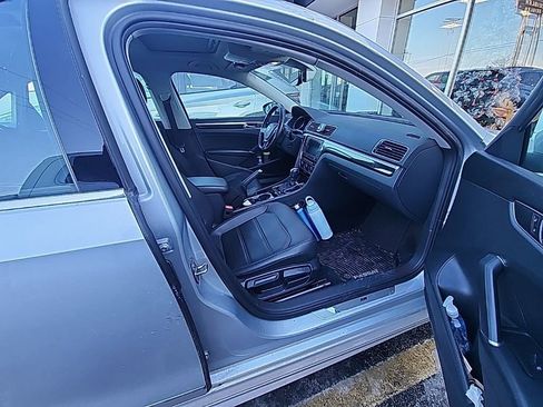 Used 2019 Volkswagen Passat 2.0T SE R-Line image 11