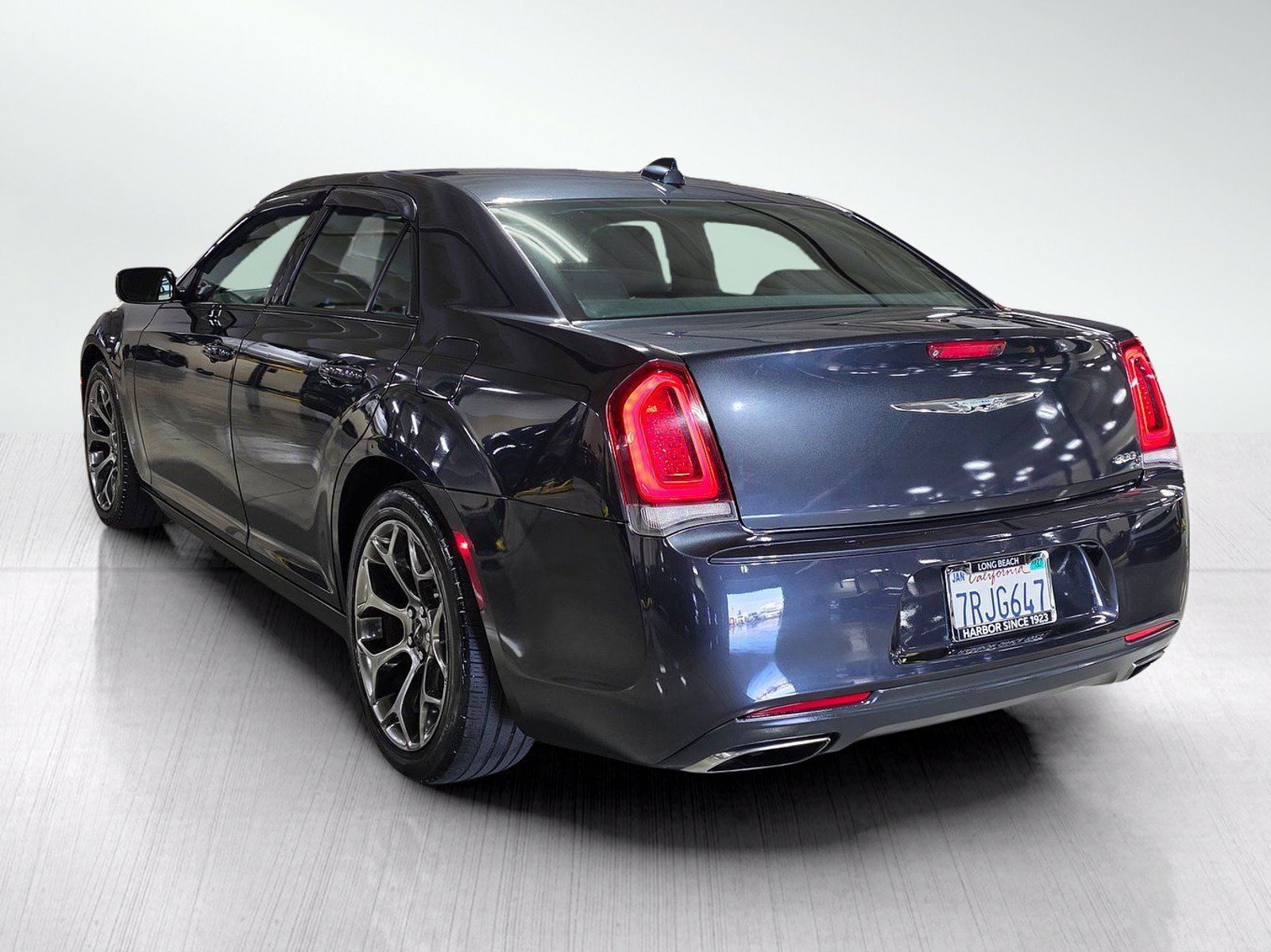 Used 2015 Chrysler 300 S RWD image 5