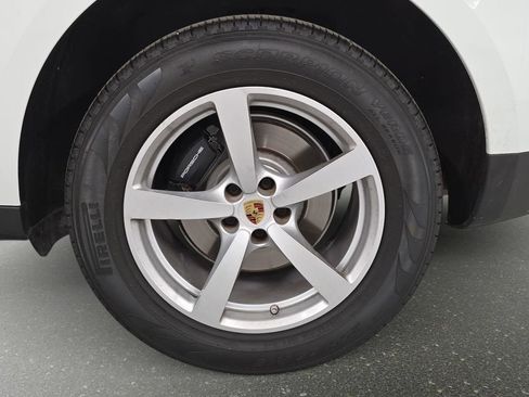 Certified 2019 Porsche Macan AWD/4WD image 29