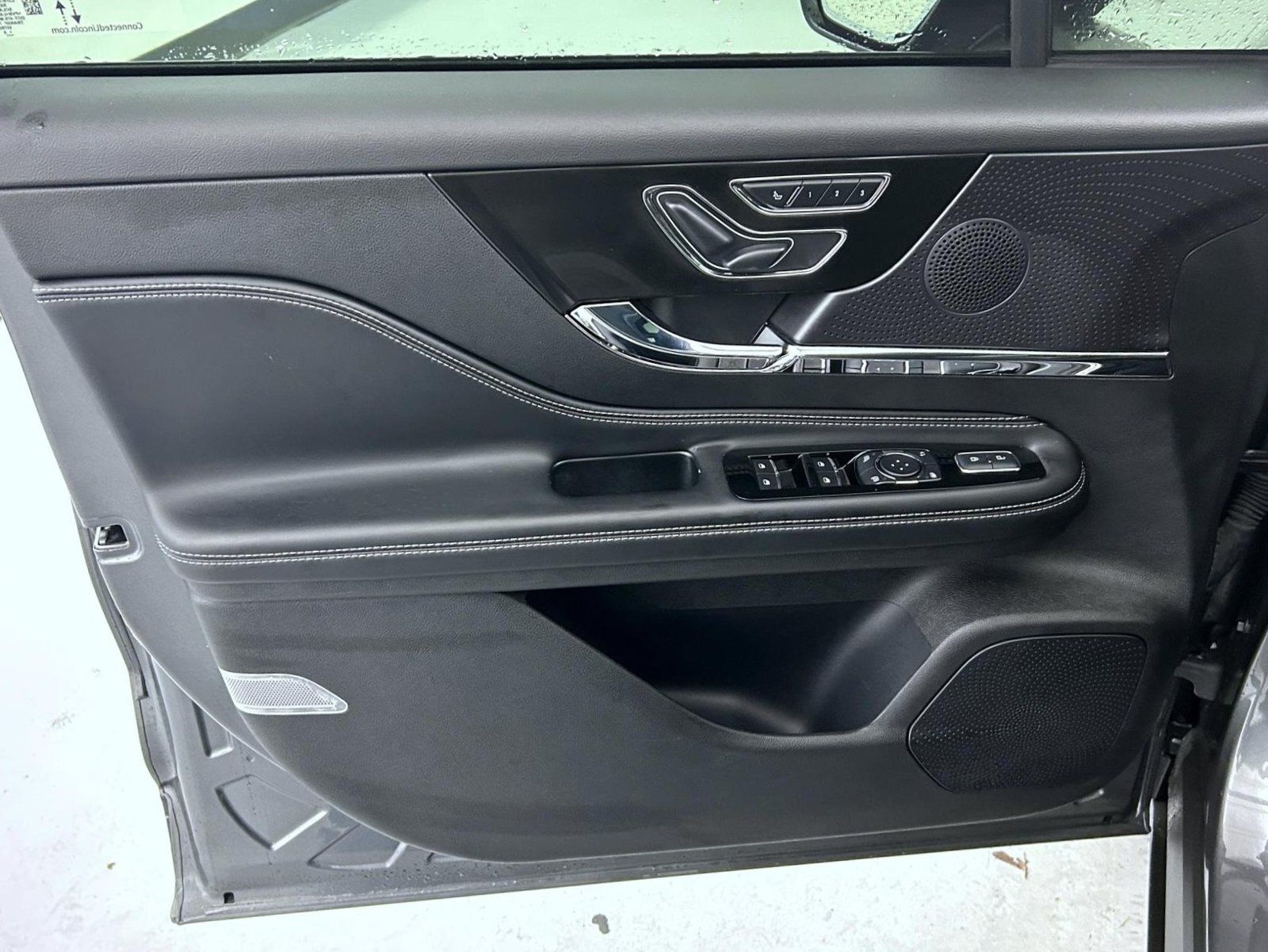 Used 2024 Lincoln Corsair AWD w/ Equipment Group 101A image 9