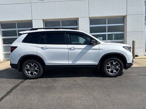 Certified 2023 Honda Passport TrailSport image 3