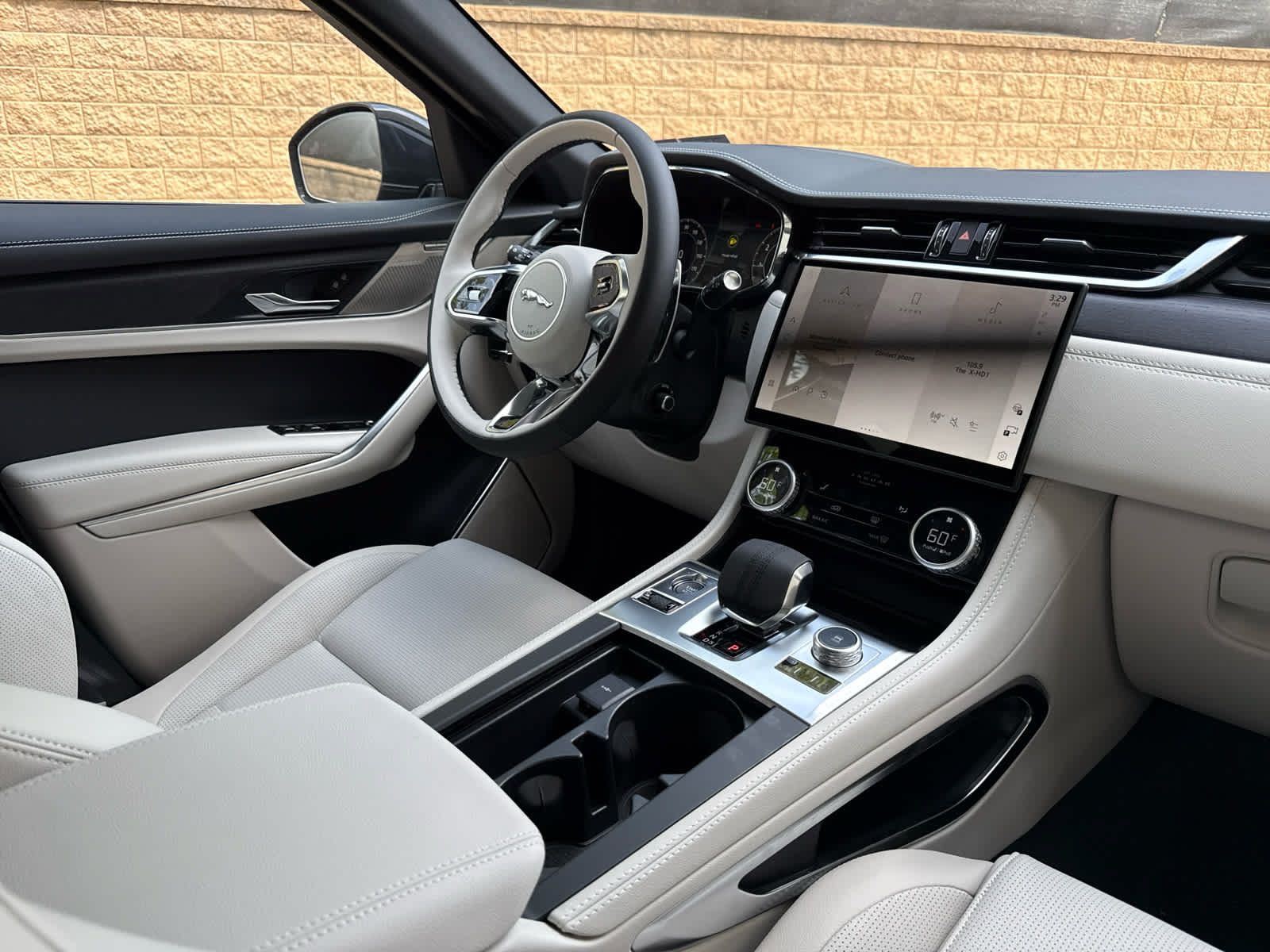 Used 2026 Jaguar F-PACE R-Dynamic S AWD/4WD image 13