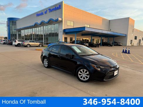 Used 2024 Toyota Corolla LE FWD image 1