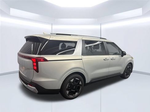 Used 2026 Kia Carnival EX FWD image 5