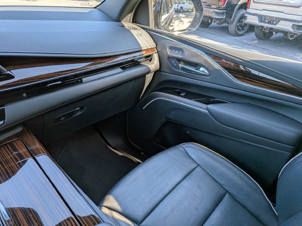 Used 2022 Cadillac Escalade Premium Luxury w/ Performance Package RWD image 18